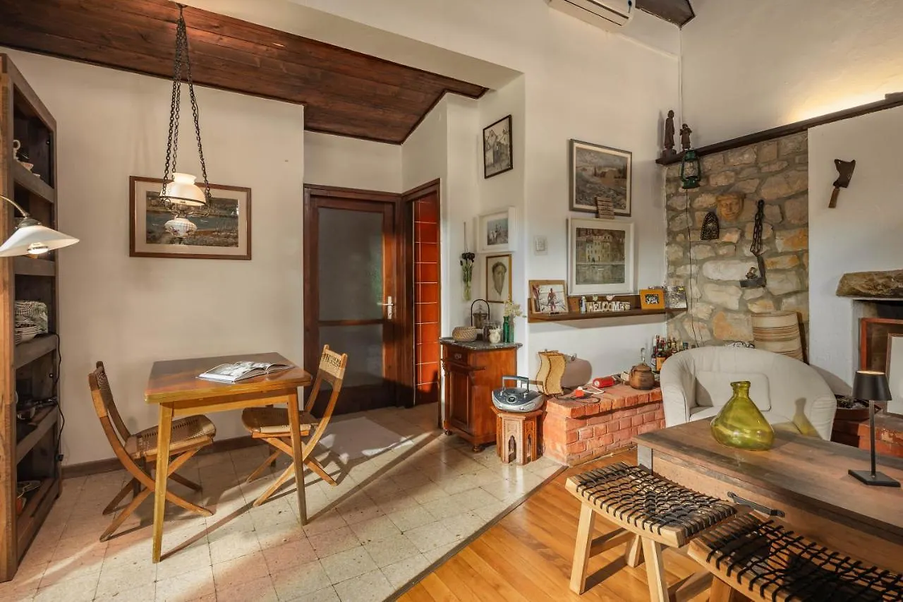 Lovely Holiday Home By The Sea - Happy Rentals Selce
