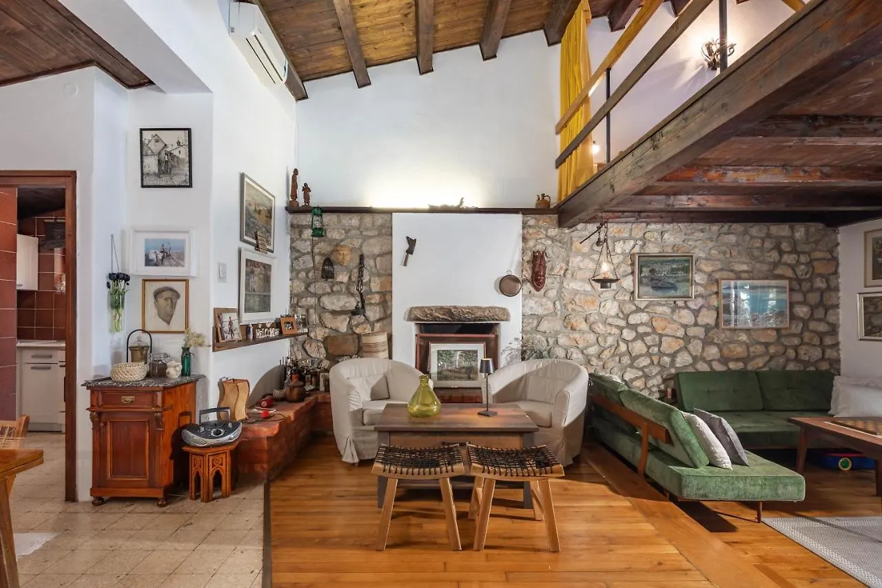 Lovely Holiday Home By The Sea - Happy Rentals Selce