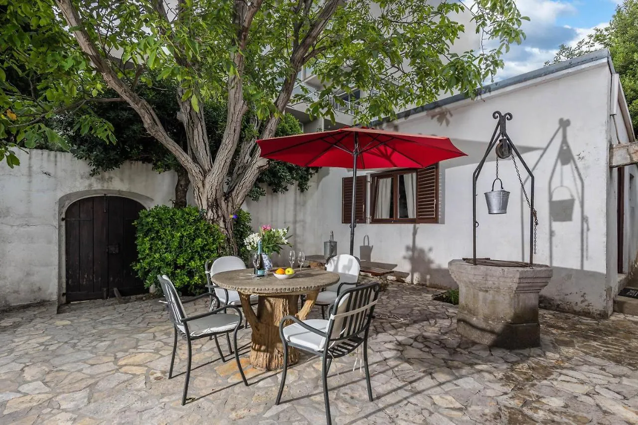 Lovely Holiday Home By The Sea - Happy Rentals Selce