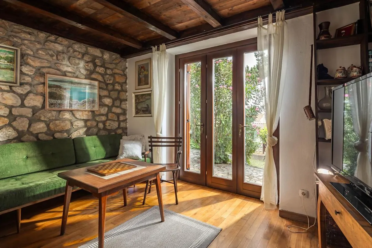 Lovely Holiday Home By The Sea - Happy Rentals Selce Croatia