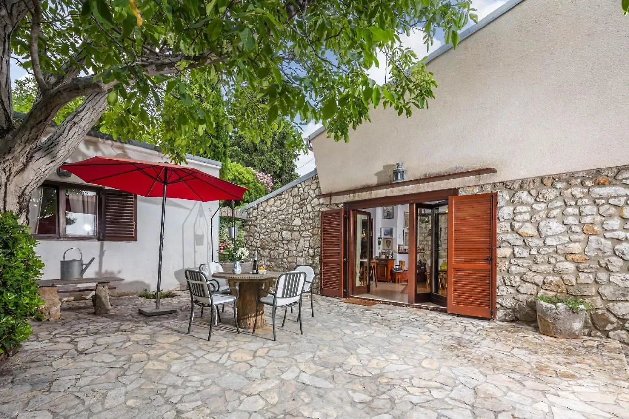 Lovely Holiday Home By The Sea - Happy Rentals Selce