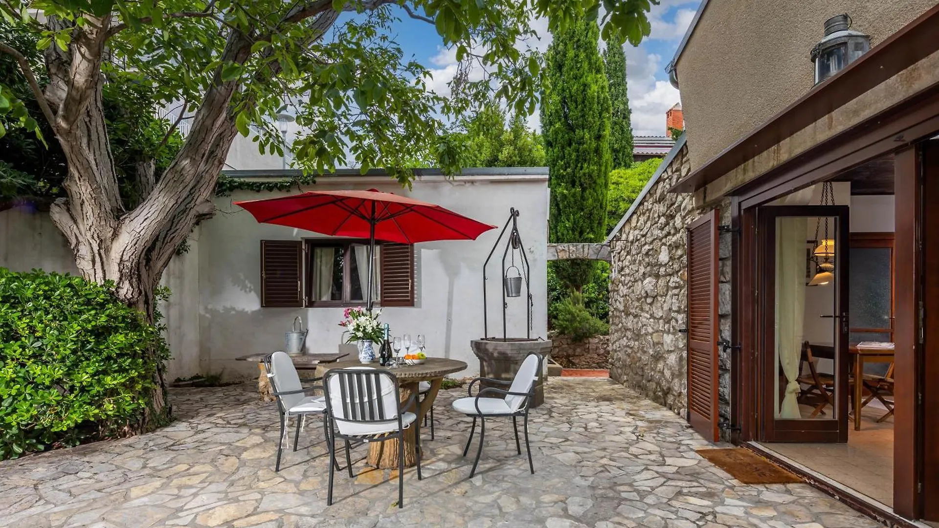 Lovely Holiday Home By The Sea - Happy Rentals Selce