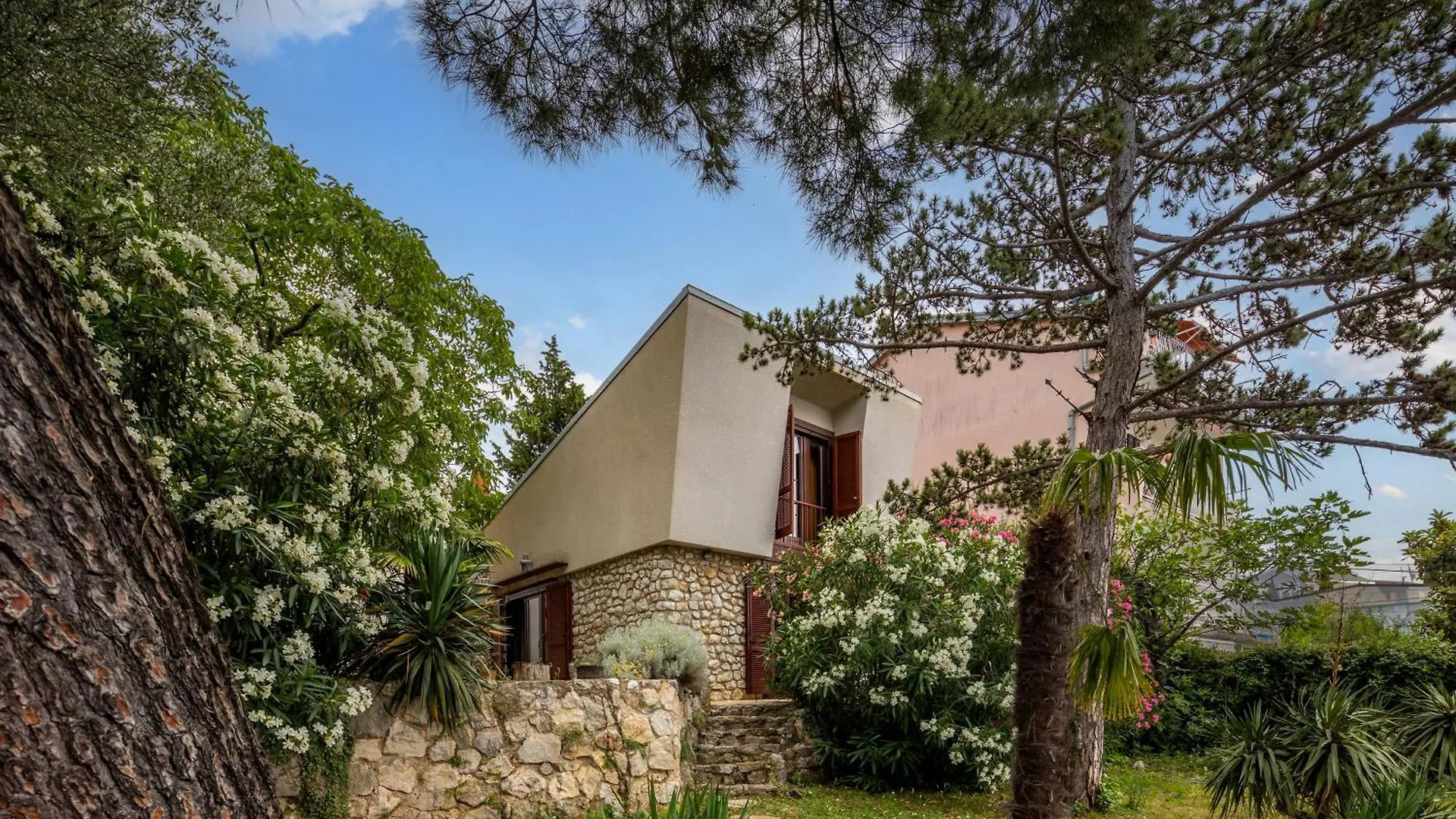 Lovely Holiday Home By The Sea - Happy Rentals Selce