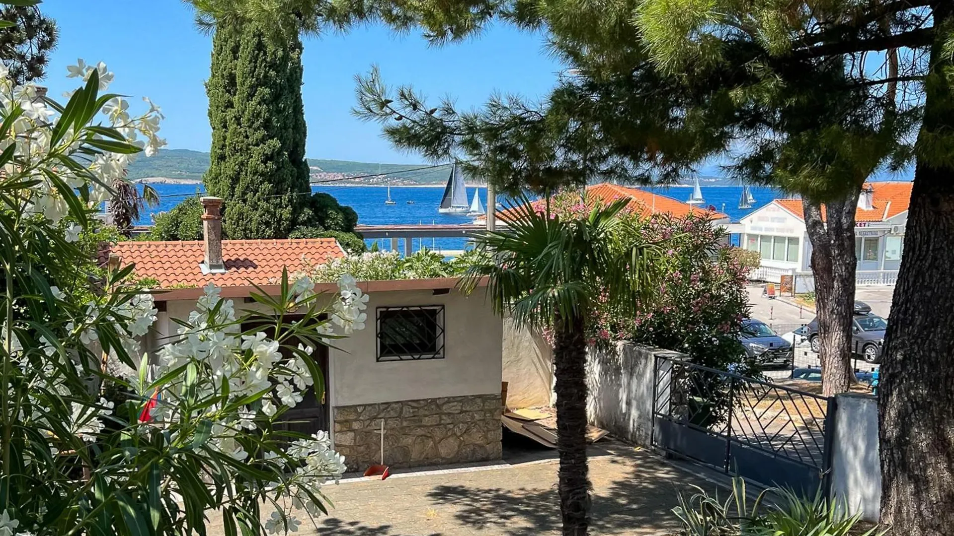 Lovely Holiday Home By The Sea - Happy Rentals Selce